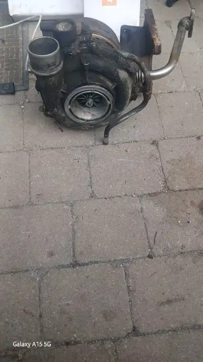 Lbz turbo from duramax has 250 k on it zero shaft play. Upgraded to bigger turbo. Vanes need a bit o...