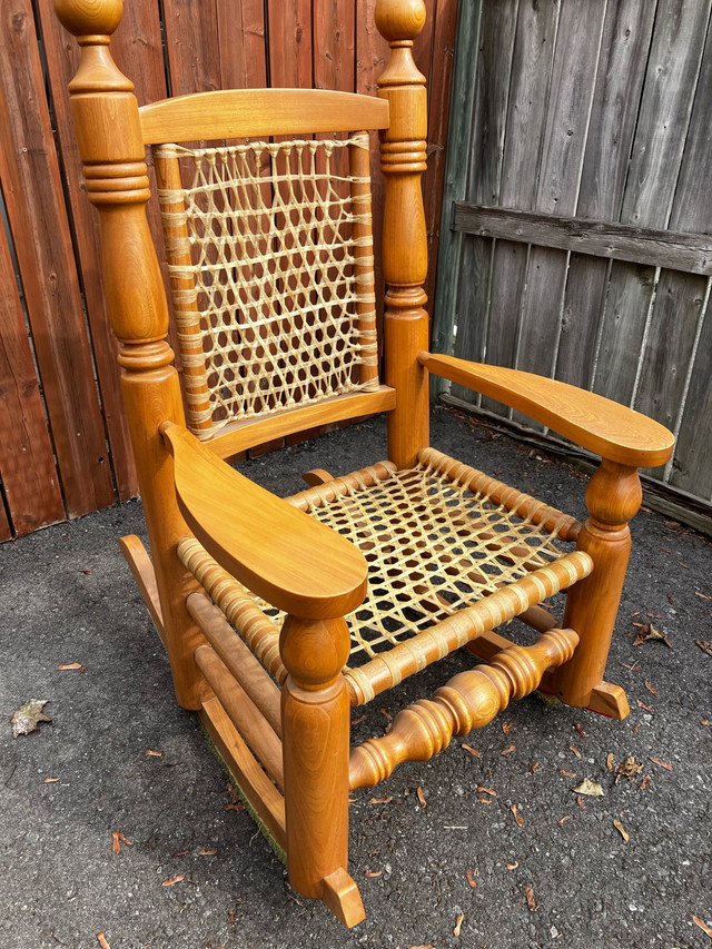 Extra large Oak and Sinue rocking chair in Chairs & Recliners in Mississauga / Peel Region