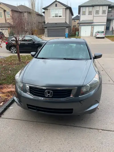 2.4L engine, regular gas, automatic transmission, FWD, Leather seats, heated driver and passenger se...