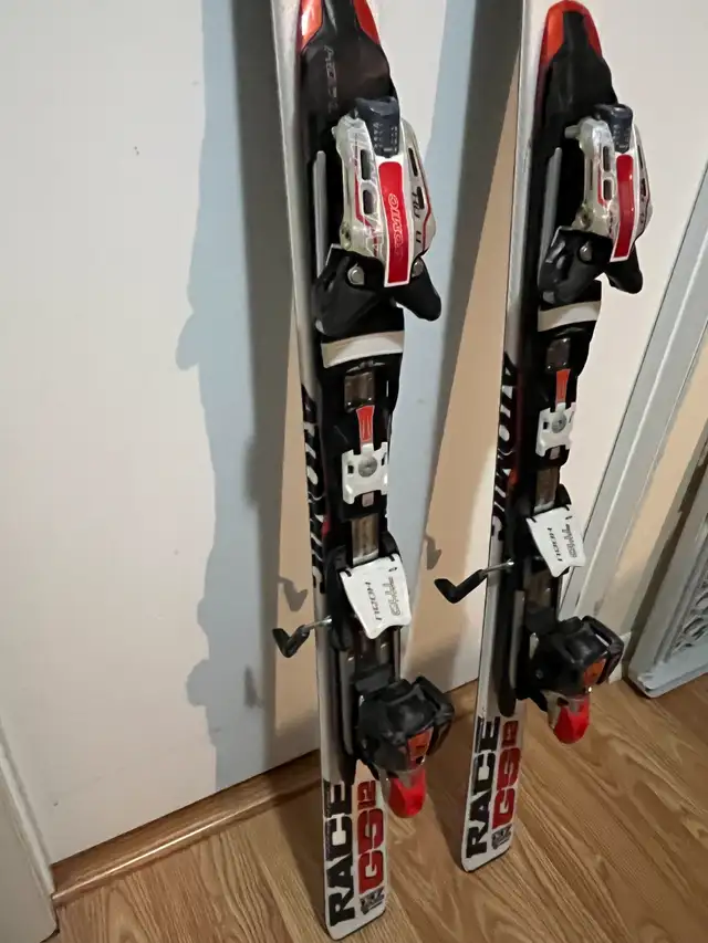 Ski de competition de marque Atomic 137 CM75$ in Ski in Laval / North Shore - Image 4