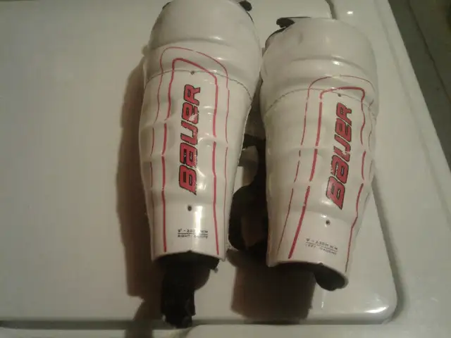 Hockey Shin Pads 9 INCH in Hockey in Edmonton - Image 2