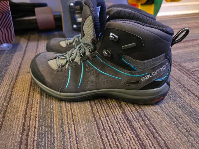 solamon hiking boots women's 6.5 in Women's - Shoes in Edmonton - Image 3