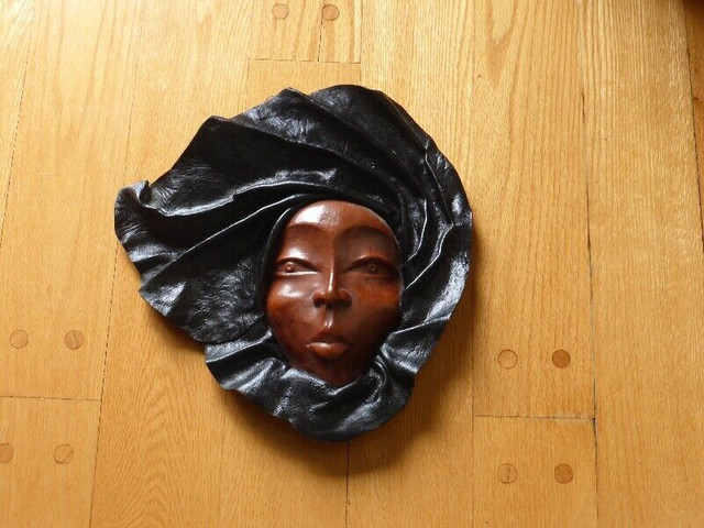 Masque en cuir  beige et noir dans Art et objets de collection  à Longueuil/Rive Sud - Image 4
