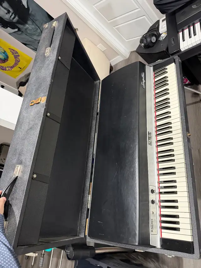 1979 Fender Rhodes for sale $6000 obo in Pianos & Keyboards in Edmonton - Image 4