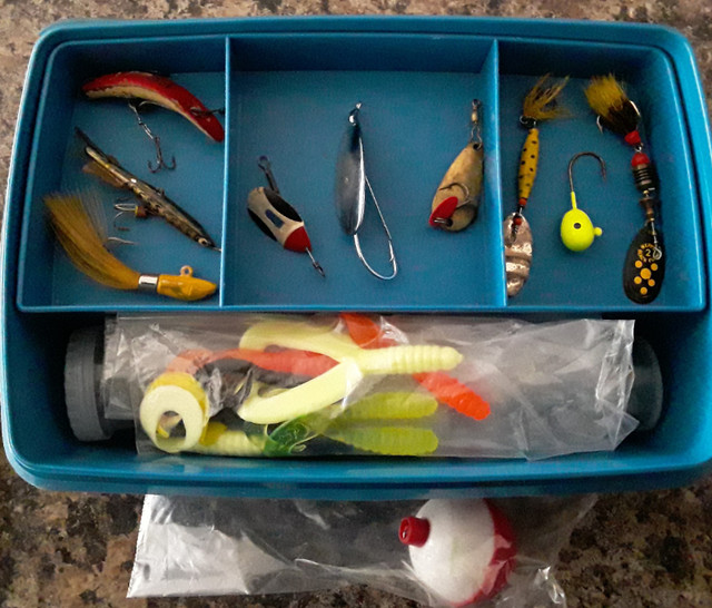 ASSORTED VINTAGE FISHING TACKLE and LURES in Fishing, Camping & Outdoors in Owen Sound - Image 3