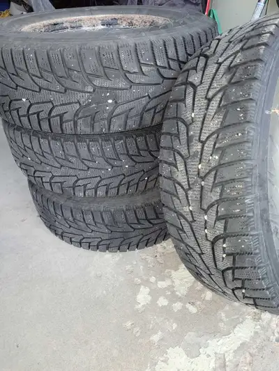 215/70R15 winter tires with rims, bolt pattern 5x114.3