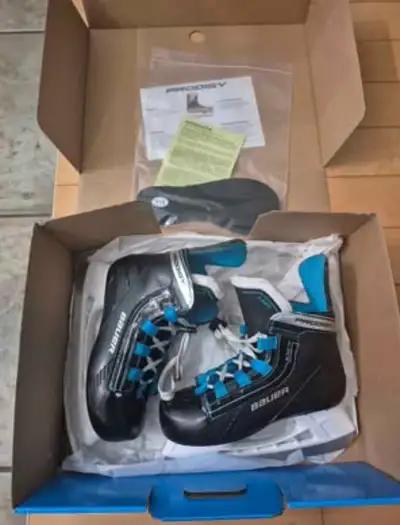 Bauer Prodigy Youth Skates size 12-13Y In good condition only used sparingly for one season. Just a...