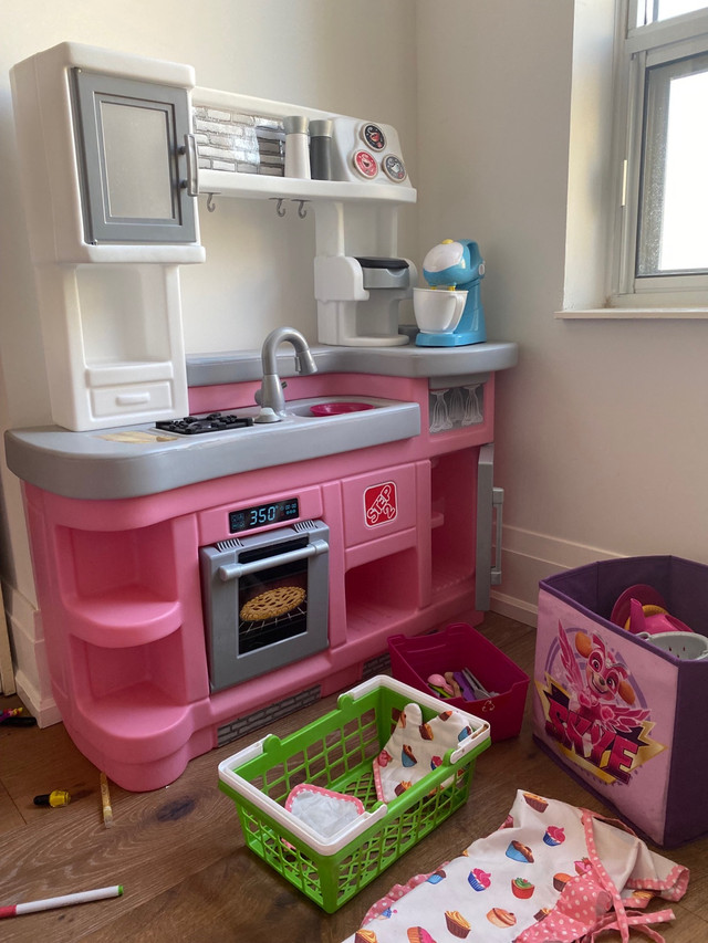 Kid’s kitchen play set  in Toys & Games in City of Toronto - Image 2