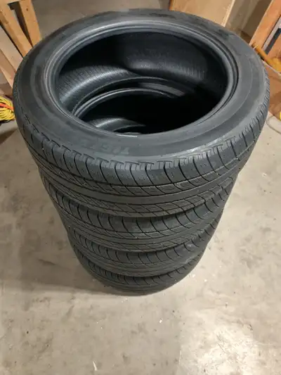SET OF 4, 215/55 R17 UNIROYAL TIGER PAW, LIGHT WEAR.