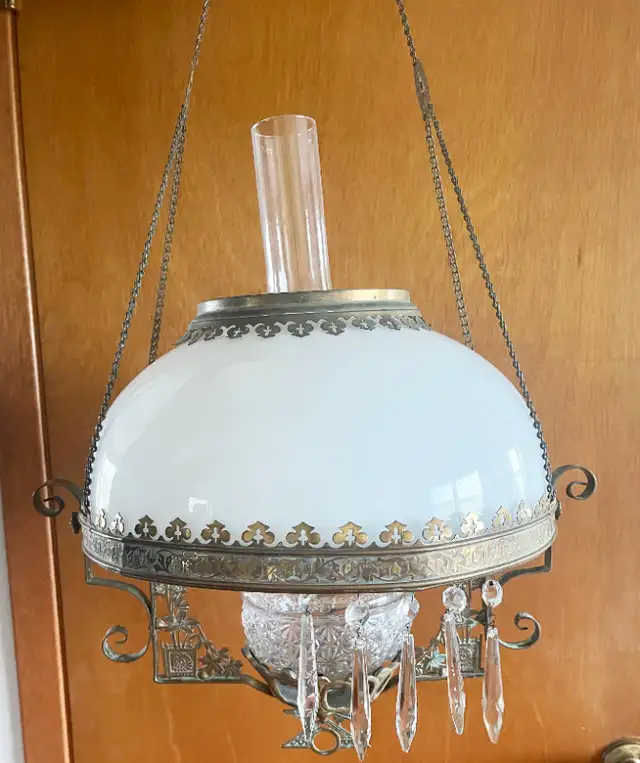 Victorian Parlour Hanging Oil Lamp, late 1800’s in Arts & Collectibles in St. Catharines - Image 2