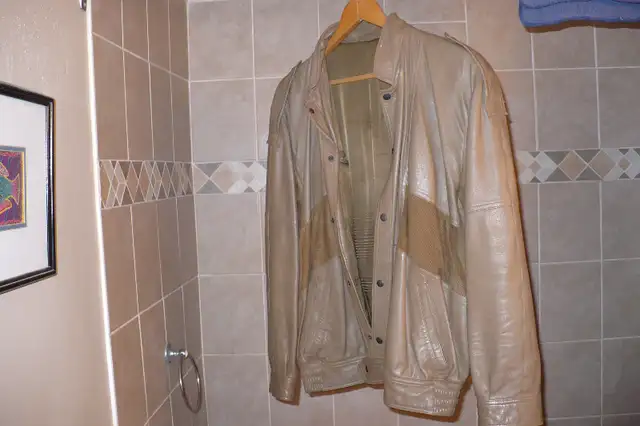 men's leather jacket size 38 in Men's in Mississauga / Peel Region - Image 2