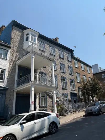 CESSION DE BAIL – Studio dans le Vieux-Québec Disponible à partir de fin octobre / 1er novembre Loye...