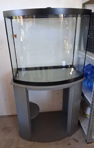 30 Gallon Bow Front. New silicone done. No Leaks. Glass top. Homemade wood stand. Dimensions in phot...