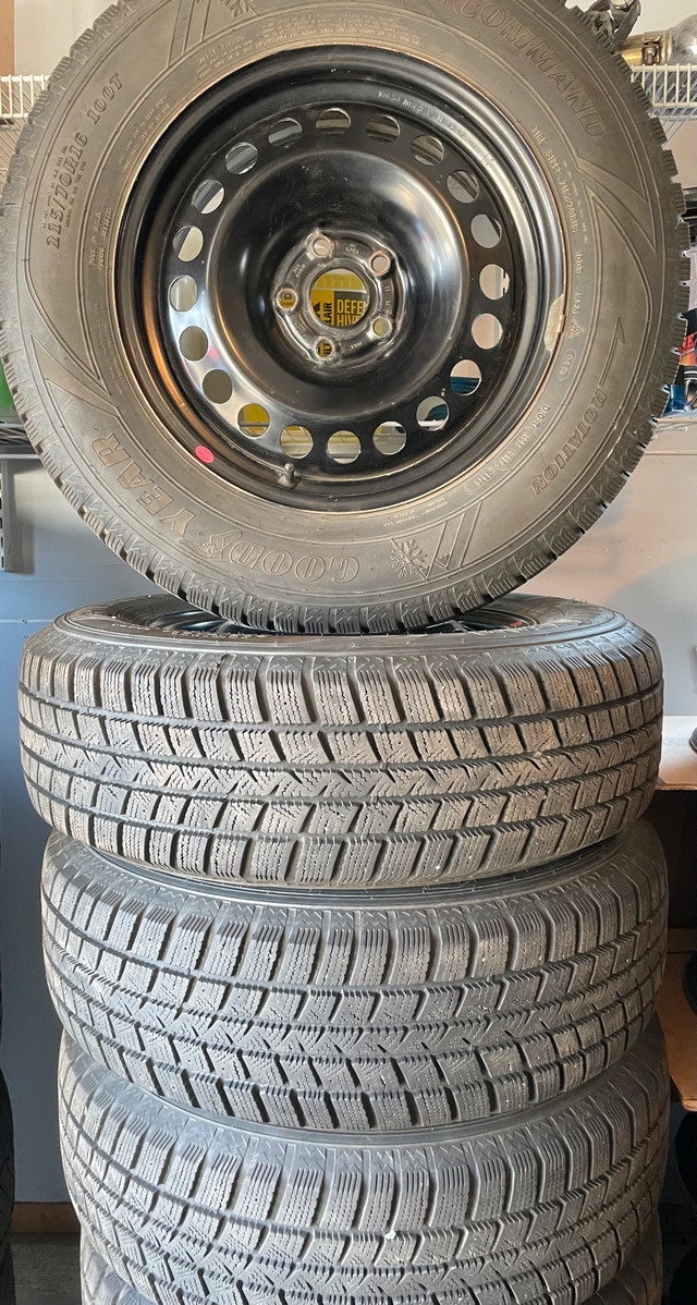 4x pneus d’hiver Goodyear 215/70/16 + rims 5x105 (GM)  dans Pneus et jantes  à Laval/Rive Nord