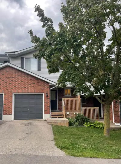 3 Beds Townhouse- Beechwood, Waterloo