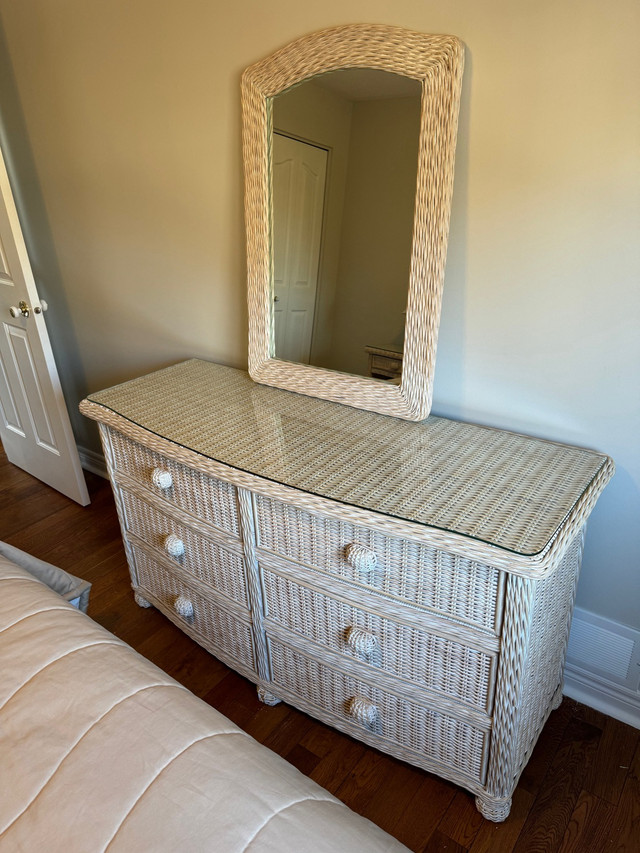 5 Piece Bedroom Furniture Set in Dressers & Wardrobes in Ottawa - Image 4
