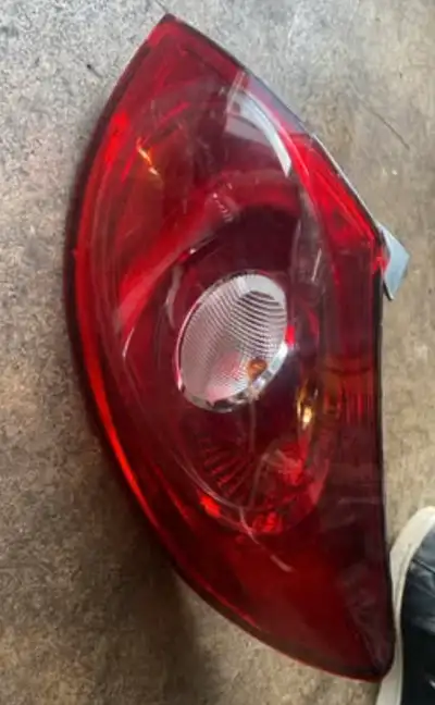 09-12 VOLKSWAGEN CC DRIVER RIGHT SIDE REAR TAIL Asking $70
