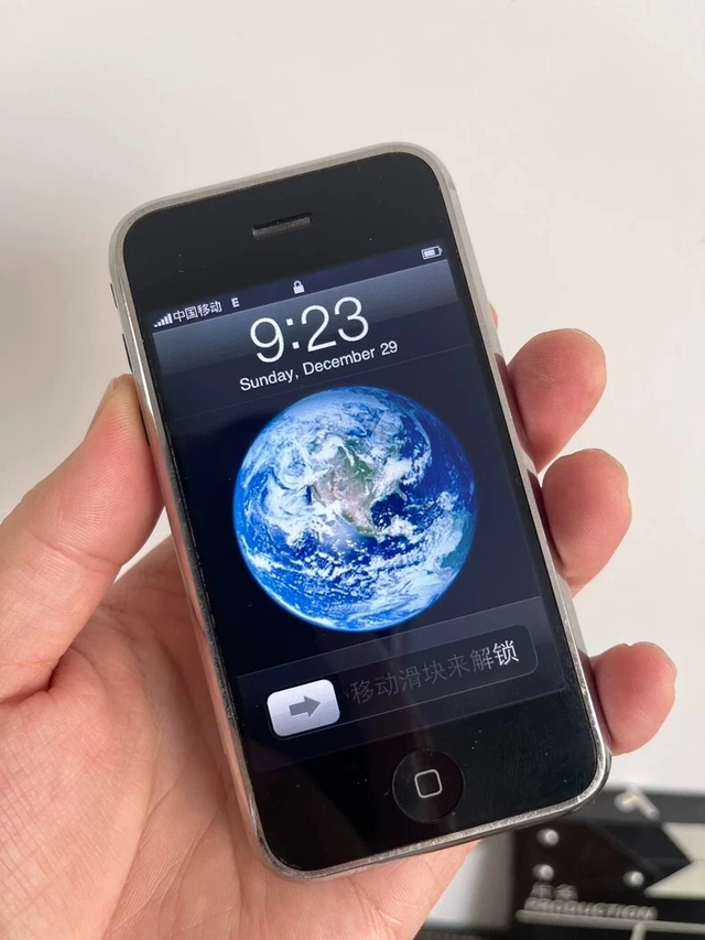 Original Apple iPhone 1st Generation iPhone 2G GSM Unlocked 8GB in Cell Phones in Regina - Image 5