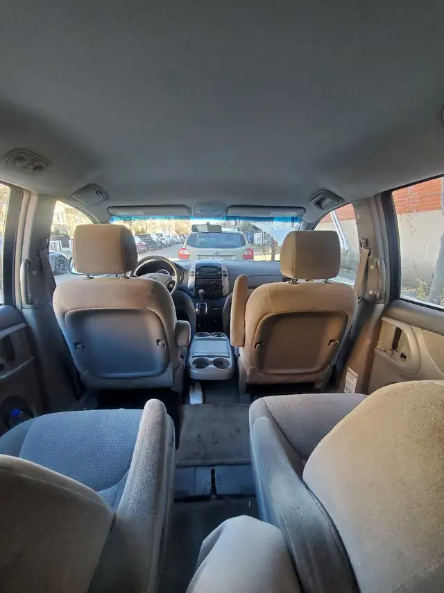 2006 Toyota Sienna in Cars & Trucks in City of Montréal - Image 7