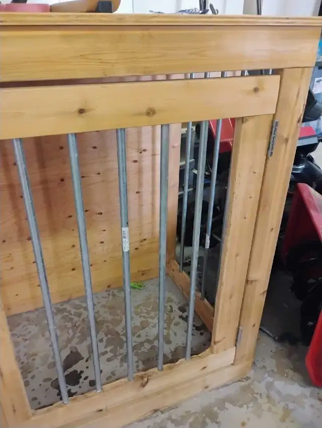 Grosse cage à chien ou animal en bois ** 125$ in Garage Sales in Laval / North Shore - Image 5