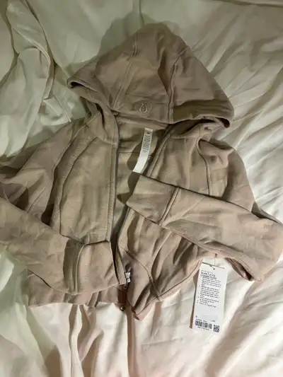 Lululemon crop scuba size 6, View more