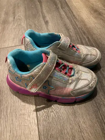 Girls running shoes (size 2), View more
