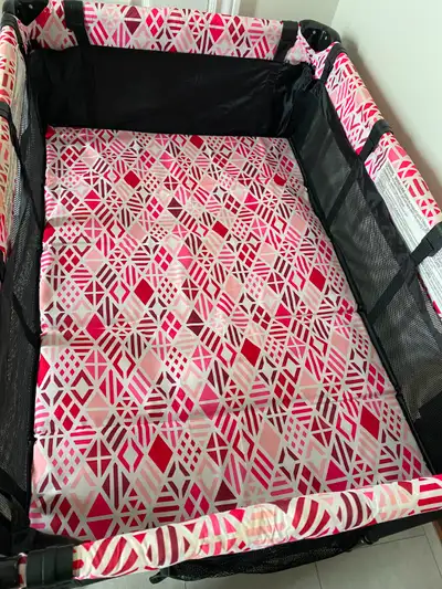 Harmony Play & Go Deluxe Playard! In VERY GOOD, clean, like-new condition. A great option to keep at...