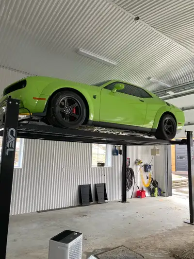 Challenger super stock last call , 807 hp flambant neuve particulier pas de taxe accepte échange ram...