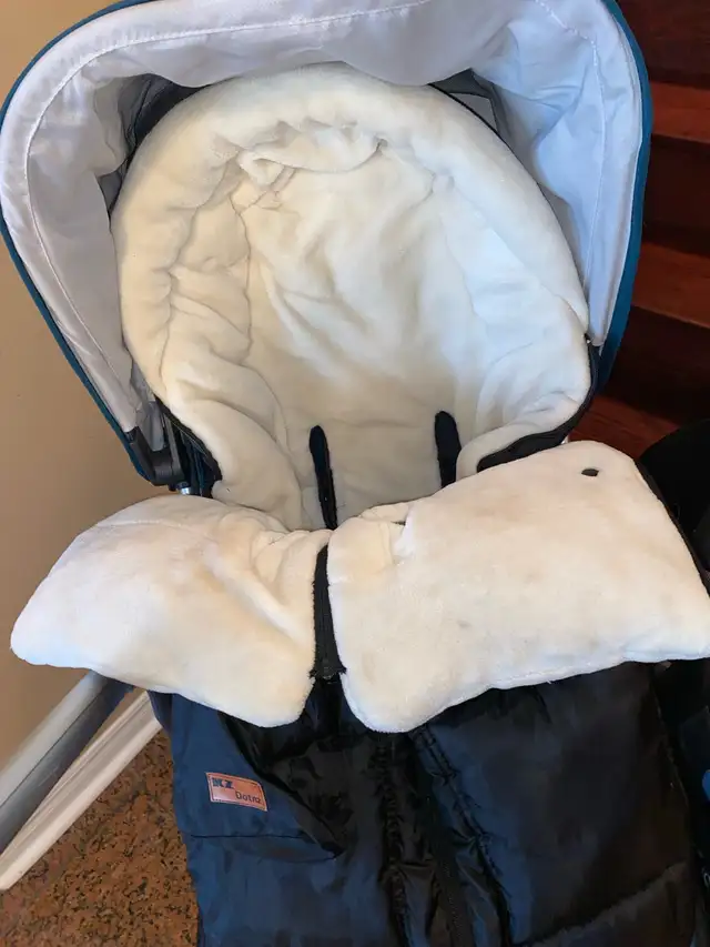 V2 Uppababy Cruz stroller with bassinet  in Strollers, Carriers & Car Seats in Markham / York Region - Image 10