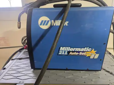 Pickup in Ahunstic, Montreal 1000$ or best offer Millermatic 211 auto set wirewelder Soudeuse mig