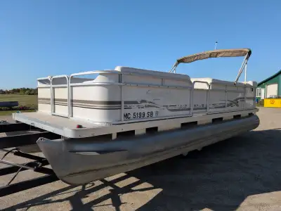 2000 22′ Sweetwater Pontoon 50hp Honda 4-Stroke $14,900 ( Trailers sold separately ) Motor runs very...