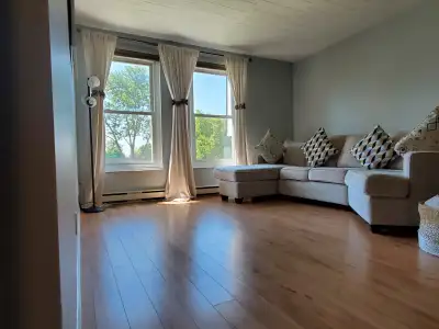 2-bedroom spotless condo in a quiet and safe place for rent