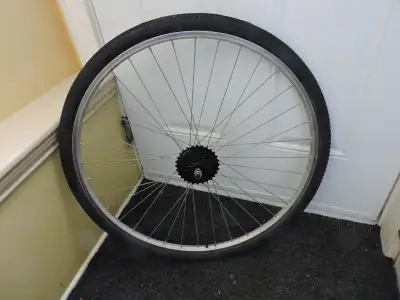 Roue de vélo arrière 700 en aluminium avec cassette., View more