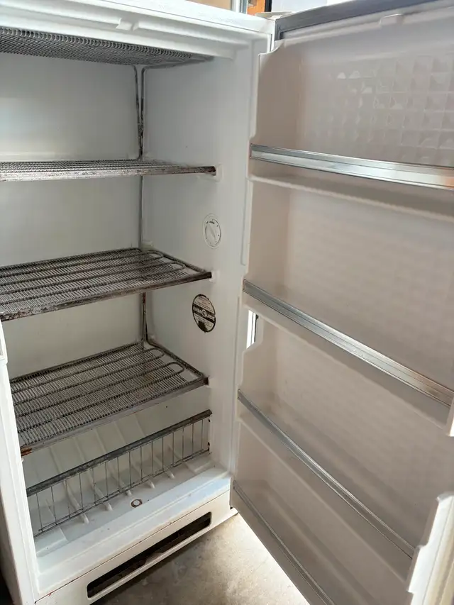 Large freezer62864360962689121
