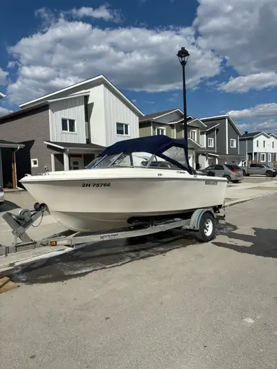 Selling a Hourston Glascraft. Boat is in good shape and ready to go. Motor is a 2024 115 Mercury Pro...