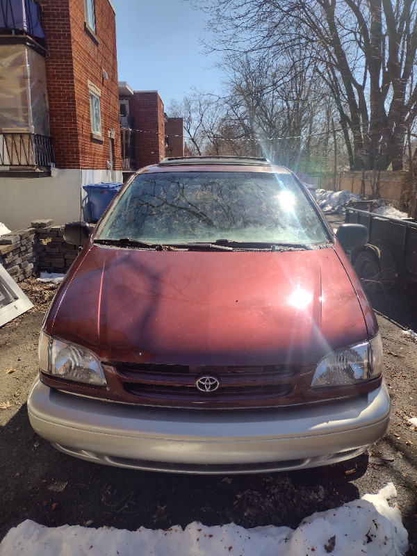 Toyota Sienna XLE for sale dans Autos et camions  à Longueuil/Rive Sud