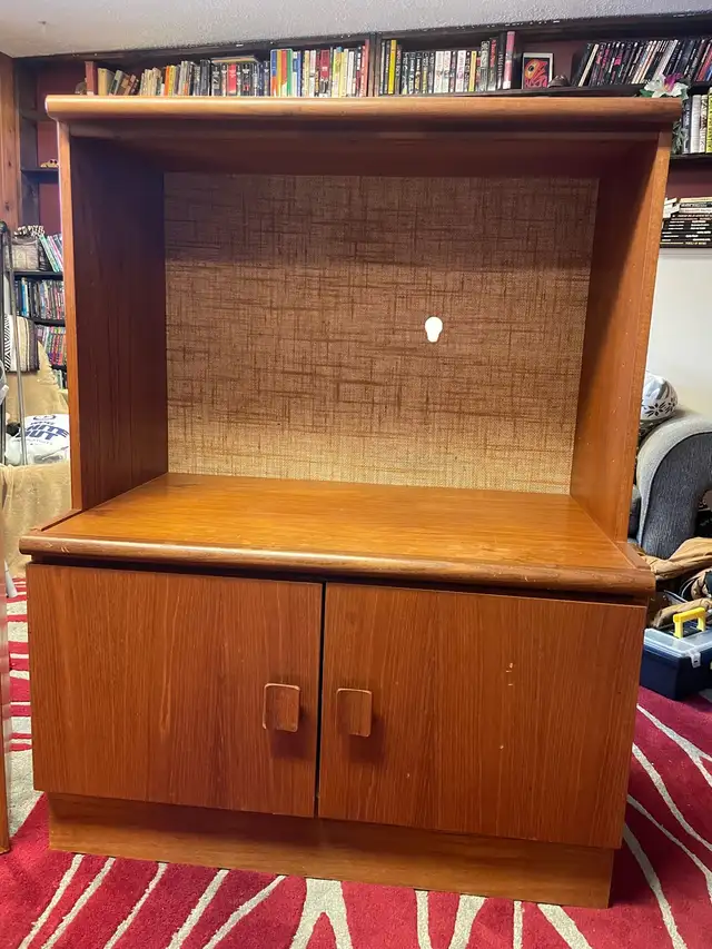 Teak Hutch with Back Lit Shelf in Hutches & Display Cabinets in Winnipeg - Image 3