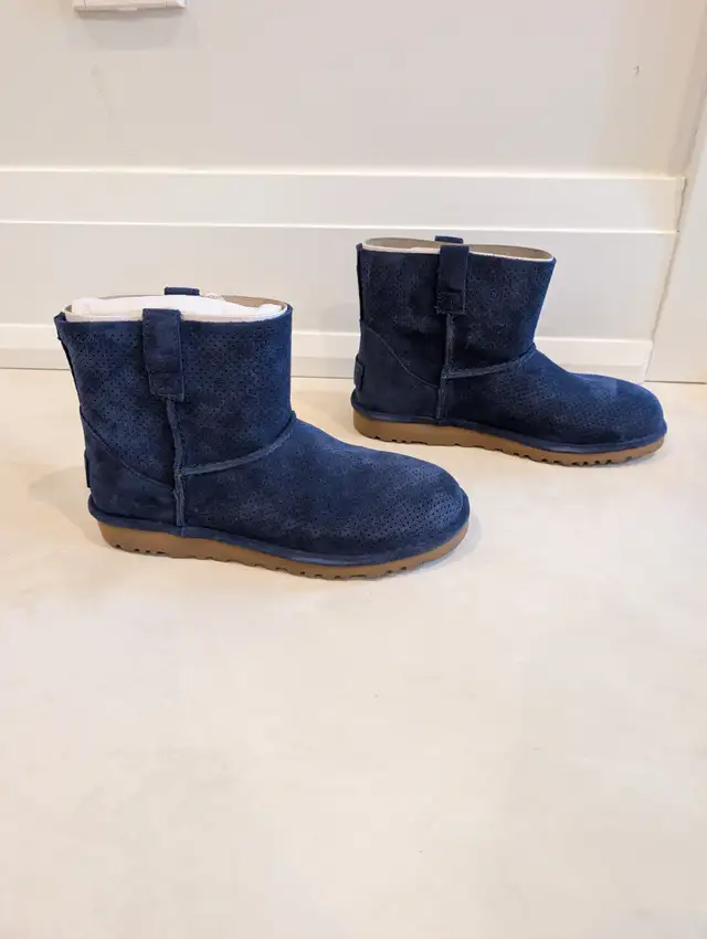 NIB UGG Australia Classic Unlined Mini Perf Blue Boots Size 7 in Women's - Shoes in Markham / York Region - Image 6