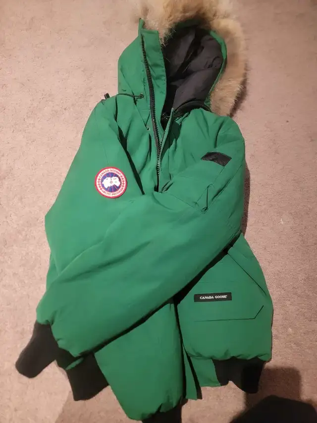 Green Canada Goose Bomber Jacket in Men's in Ottawa - Image 3
