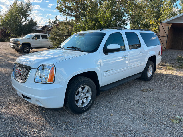 2011 GMC YUKON XL in Cars & Trucks in Lethbridge - Image 2