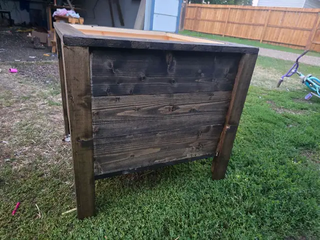New hand crafted cedar planter box63234474825345122