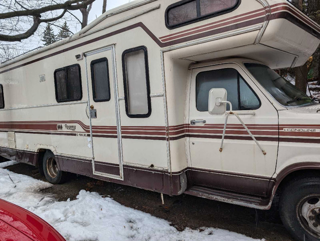 Ford Regency 1988 dans VR et caravanes  à Sherbrooke - Image 2