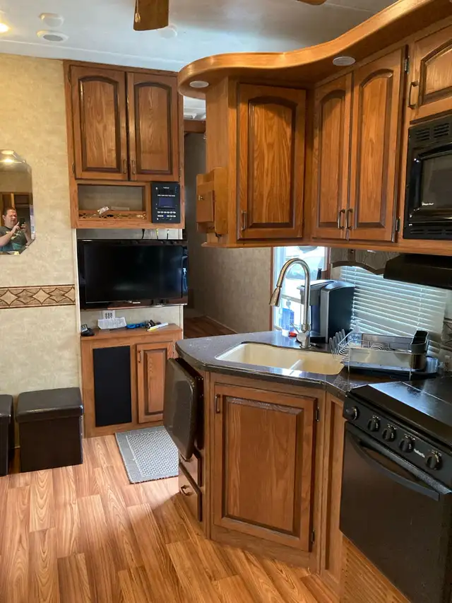 2012 sabre 32bhts 5th wheel in Travel Trailers & Campers in Bedford - Image 6