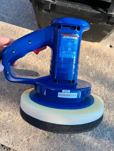 Simoniz 8” Orbit Polisher/Waxer Includes hard case and 4 pads Used once Sells for $84.99 at Canadian...