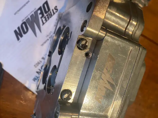 Carburetors and throttle bodies in Engine & Engine Parts in Grand Bend - Image 7