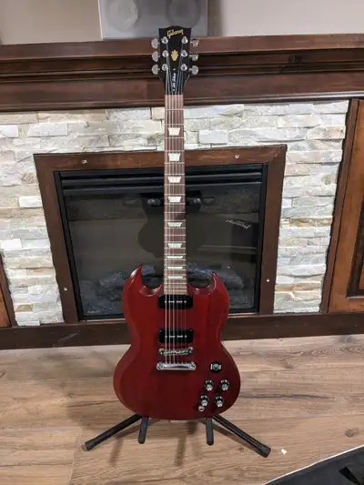 Gibson SG 50s Tribute (Prototype) – Heritage Cherry stain. This is as close to new condition as you...