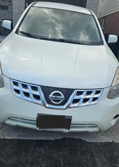Original owner Selling lovely Nissan Rogue 140000km runs and drives excellent Everything works as it...