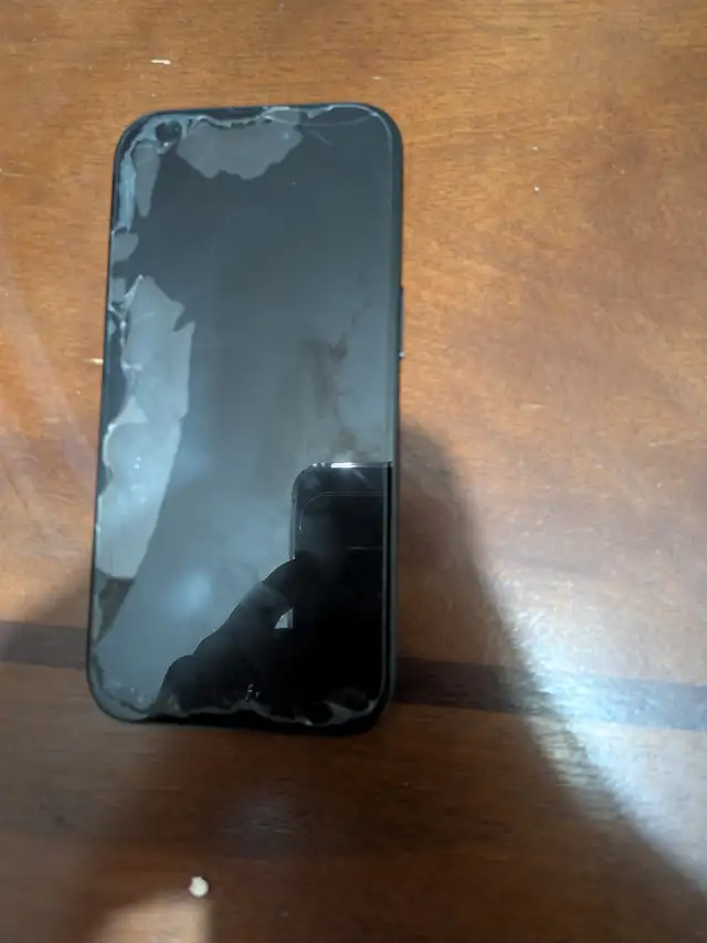 iPhone 15 128 gb black in Cell Phones in City of Toronto - Image 2