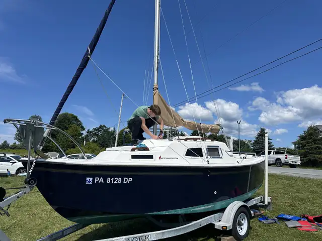 2007 West Wight Potter sail boat in Sailboats in Bedford - Image 5