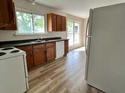 Available Now near Brock University - 2 Large Main Floor Rooms available in a house conveniently loc...